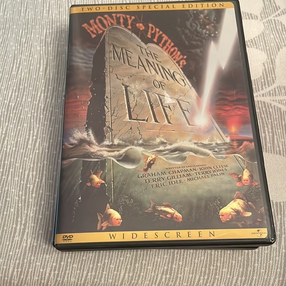 2 dvds by Monty Python. The Meaning of Life, and the Holly Grail. - Picture 3 of 3